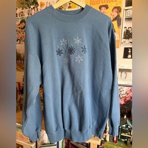 Vintage Blue Oversized Sweatshirt Crewneck with embroidered Snowflakes L